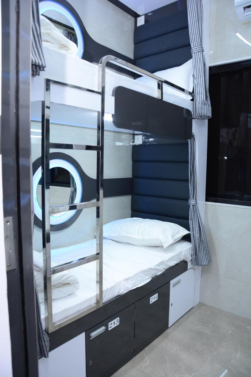 Ocean Dormitory Mumbai Exteriör bild