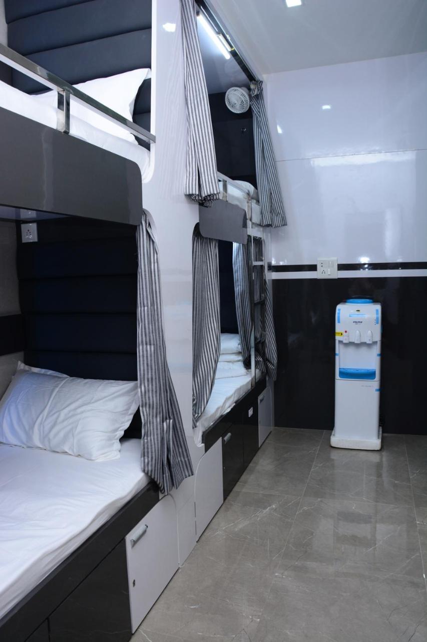 Ocean Dormitory Mumbai Exteriör bild